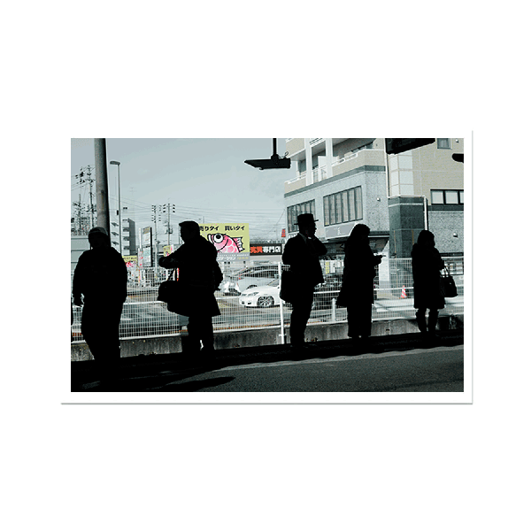 station_platform_osaka-_border